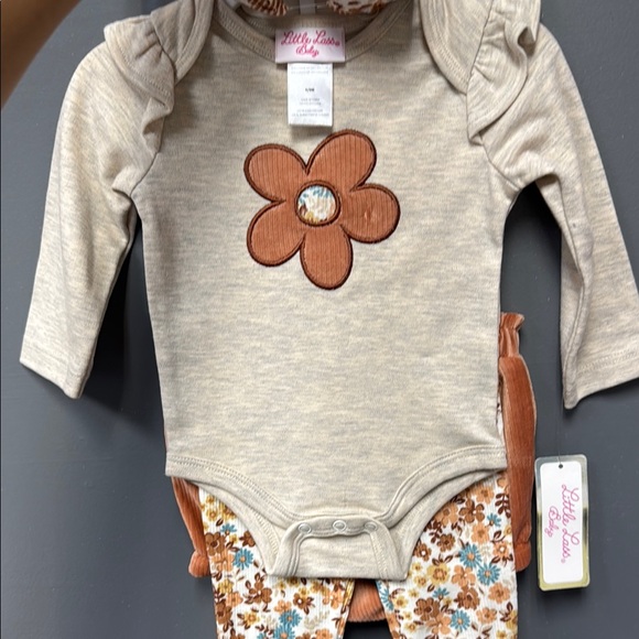 Little Lass Beige Bodysuit with Floral Leggings - Picture 4 of 6